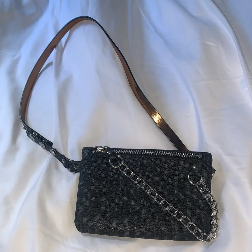 NWOT Michael Kors Black MK Belt Bag with Pull Chain. Perfect size for iPhone too - Picture 2 of 7